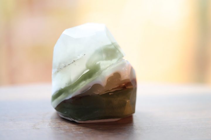 天然鉱石のような宝石石鹸